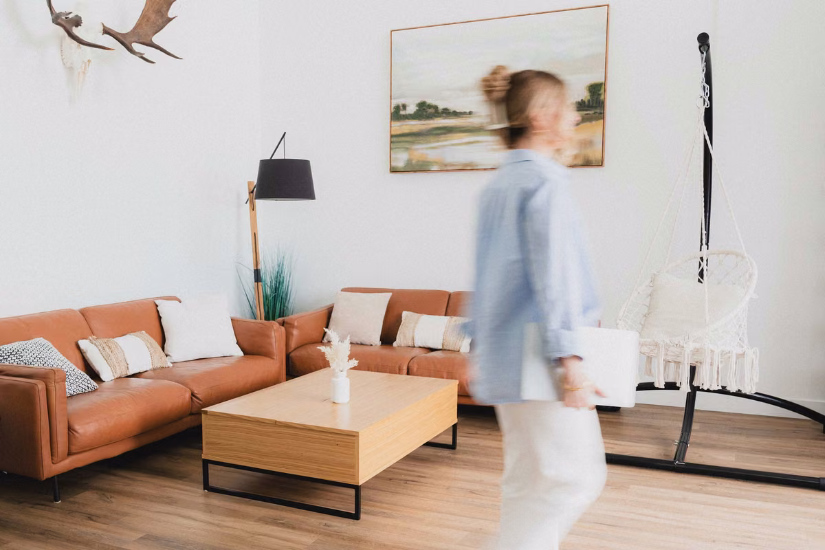 Salon du condo 404 avec vue sur le fleuve Saint-Laurent, Aurea Charlevoix