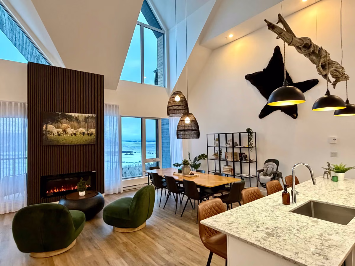 Salle à manger du condo 404 à aire ouverte, Aurea Charlevoix