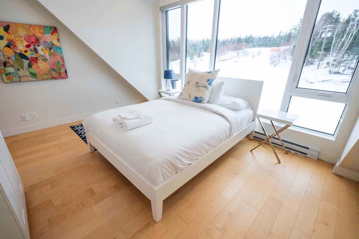 Chambre 2 du condo 405 avec lit queen, Aurea Charlevoix