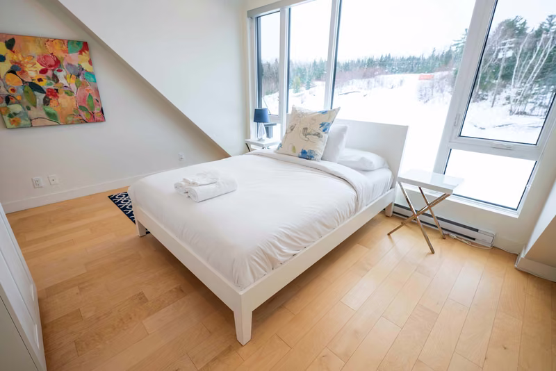 Chambre 2 du condo 405 avec lit queen, Aurea Charlevoix