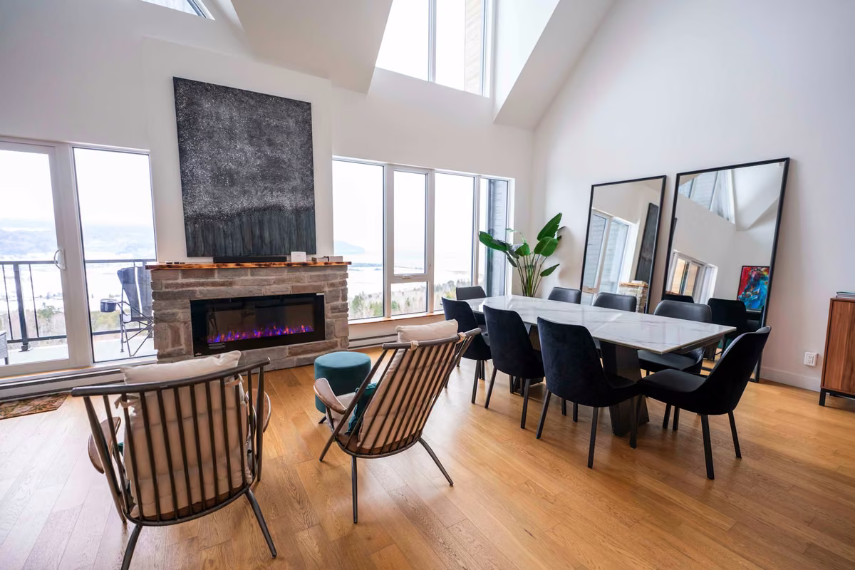 Salle à manger du condo 406 à aire ouverte, Aurea Charlevoix