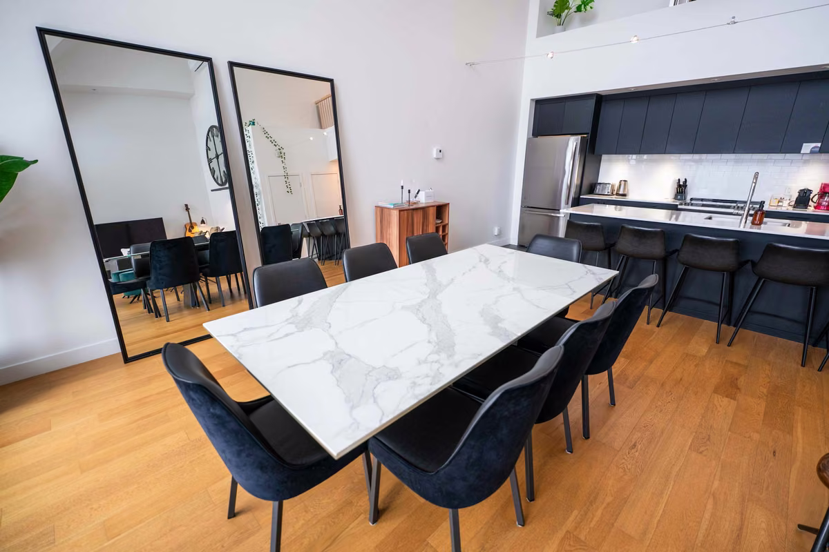 Salle à manger du condo 406 à aire ouverte, Aurea Charlevoix