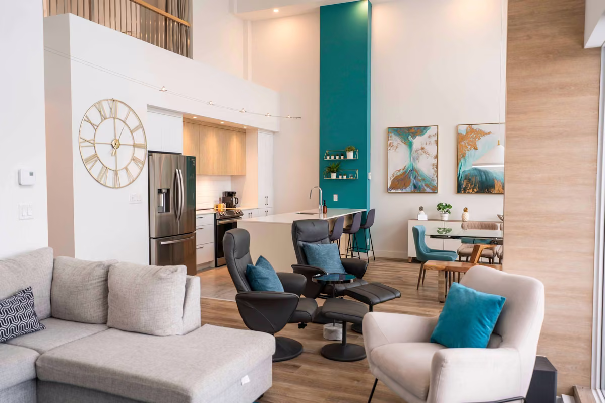 Salon du condo 407 avec vue sur le fleuve Saint-Laurent, Aurea Charlevoix