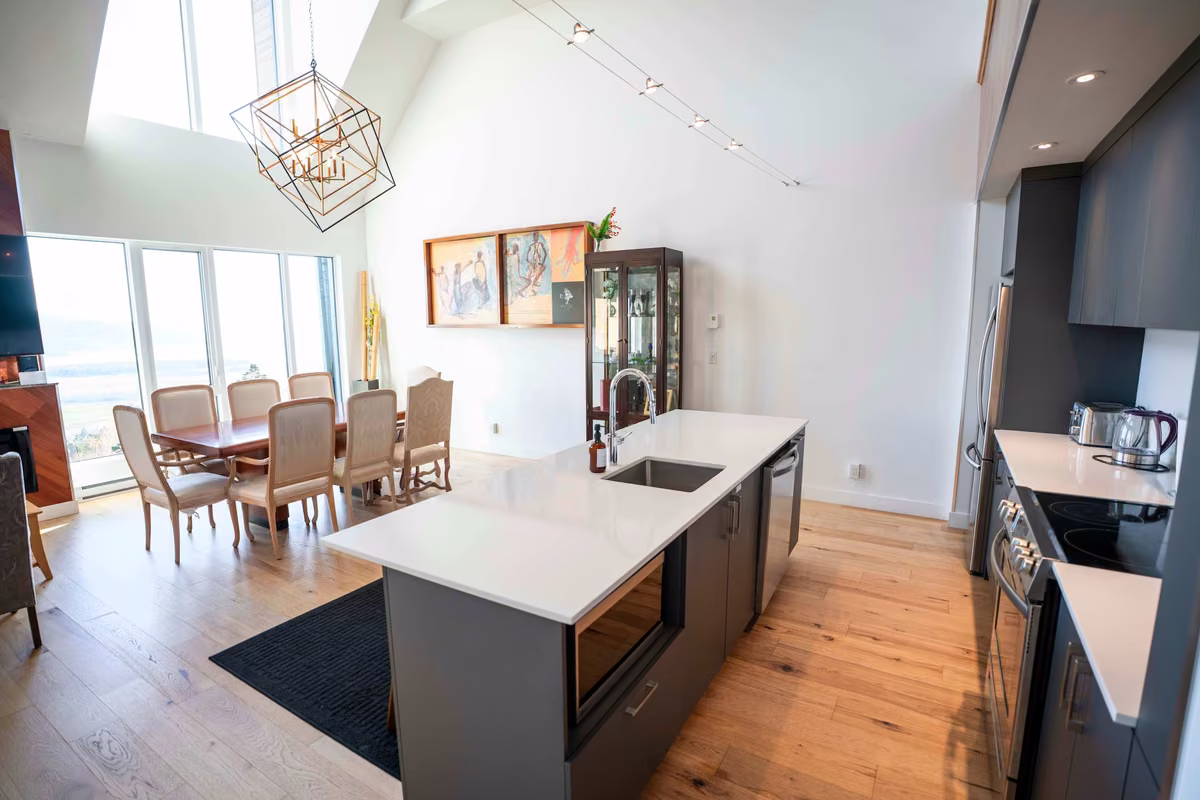 Salle à manger du condo 408 à aire ouverte, Aurea Charlevoix