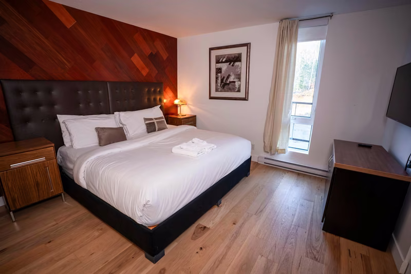Chambre 2 du condo 408 avec lit queen, Aurea Charlevoix