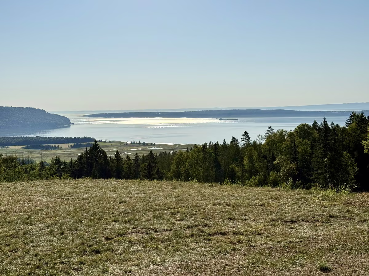 Vue sur le fleuve Saint-Laurent et les montagnes depuis Aurea Charlevoix