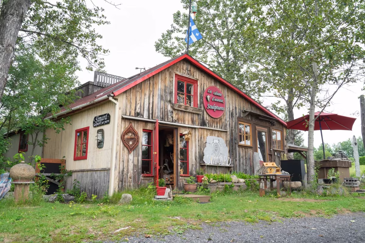 Galerie d'art en bordure de route dans Charlevoix