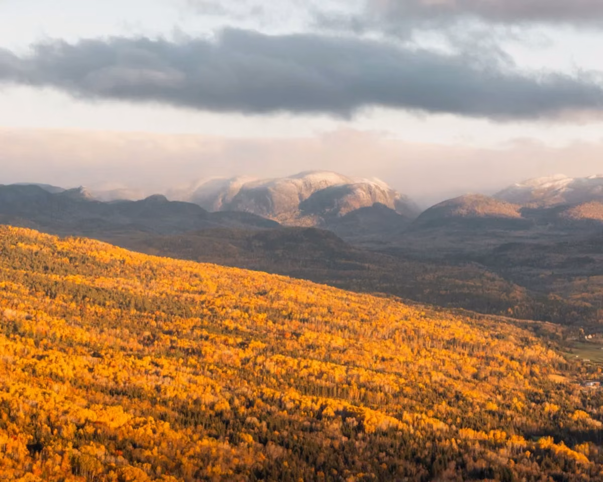 Couleurs d'automne sur les montagnes de Charlevoix