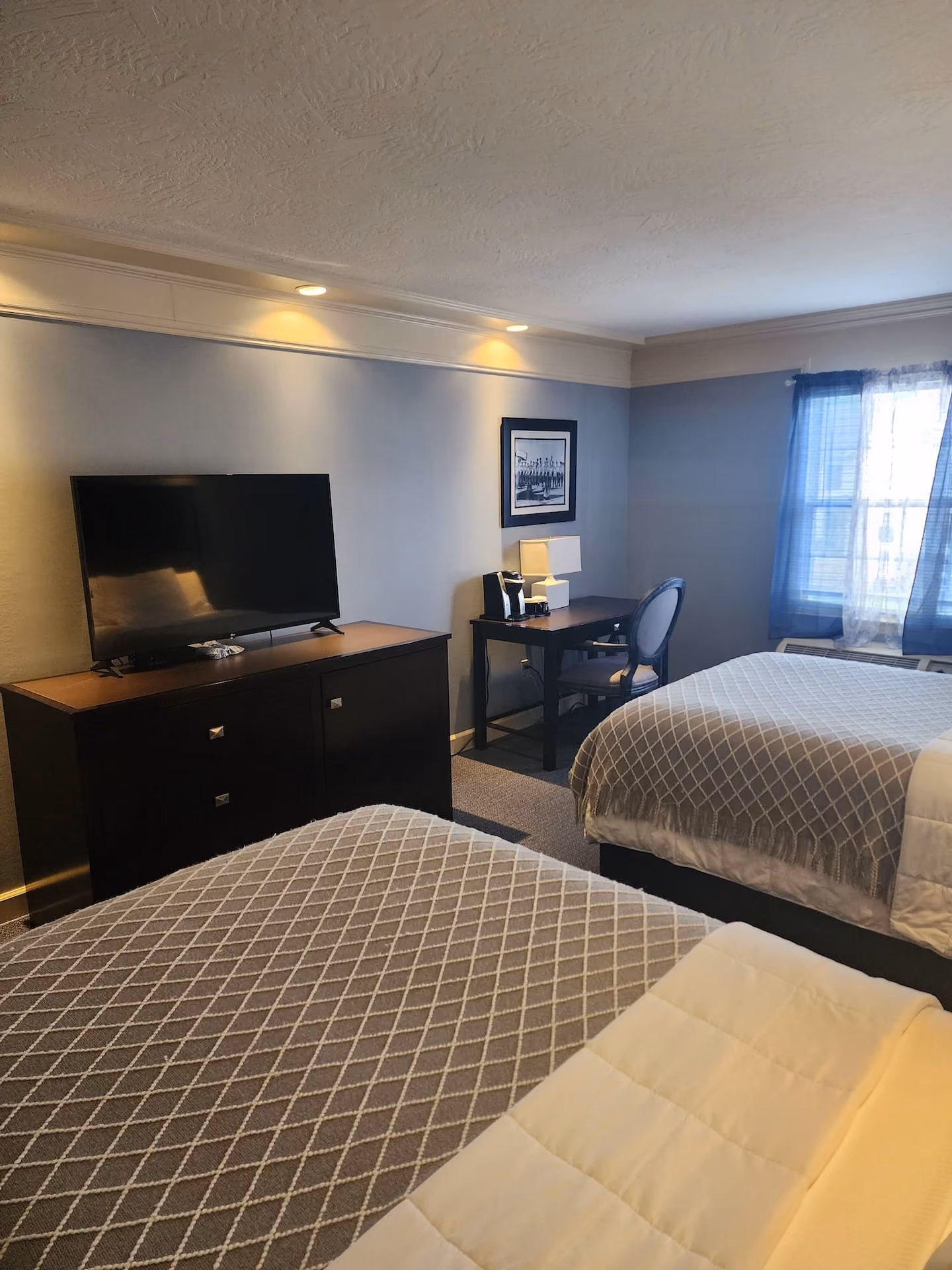 Kenyon Inn Standard Room workspace