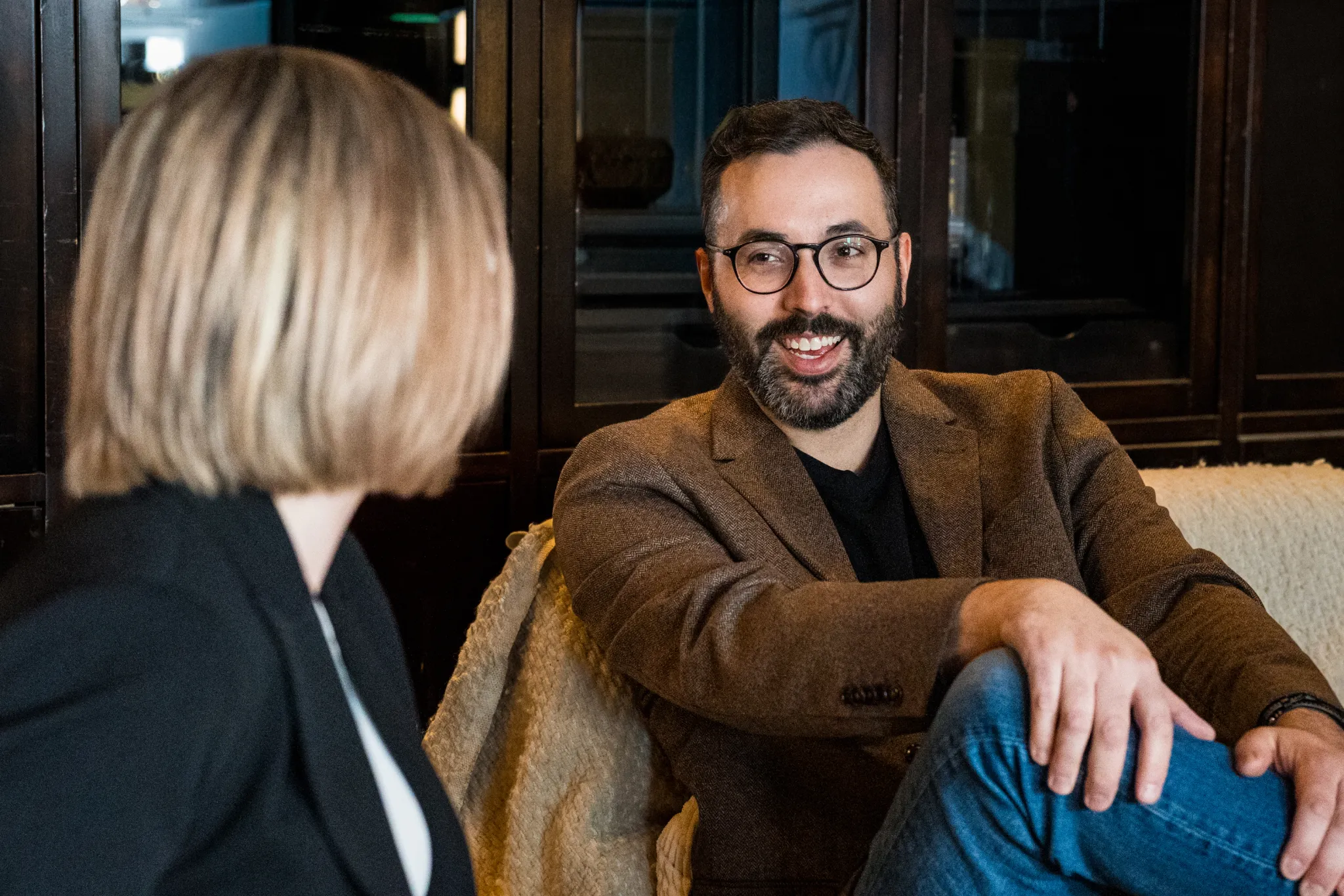 Jean-Sébastien Rodriguez et une dirigeante en séance de travail sur les priorités de l'entreprise