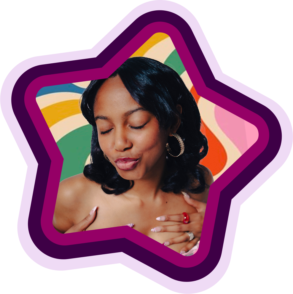 Zariah in a star cut out. Closing her eyes with pursed lips. It's giving vintage fun glamour.