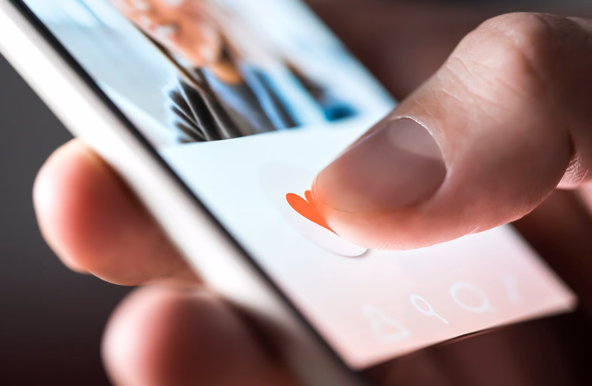 Thumb tapping a like on a dating profile