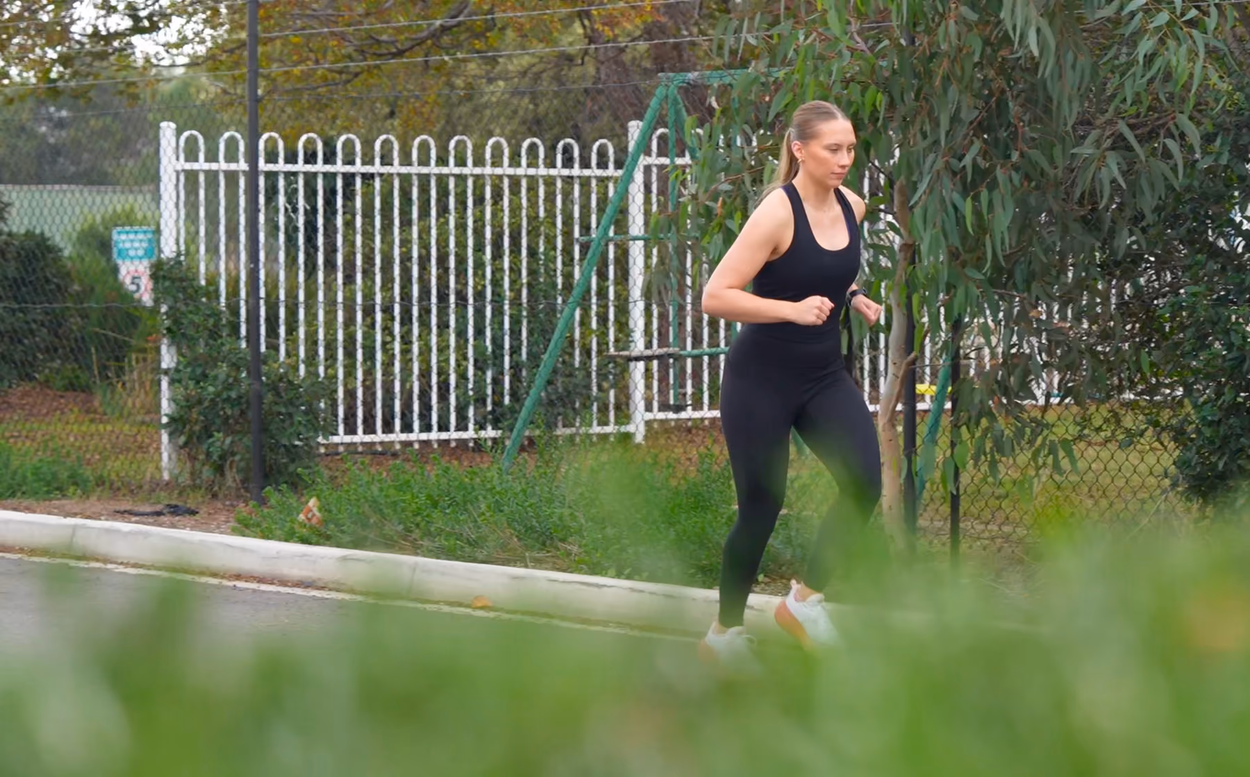 Athlete-running-in-green-park