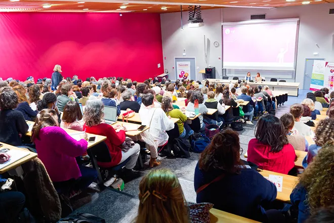 Le Dr Anne Raynaud lors d'une conférence