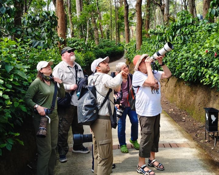 Campfire evening with naturalists at Machaan