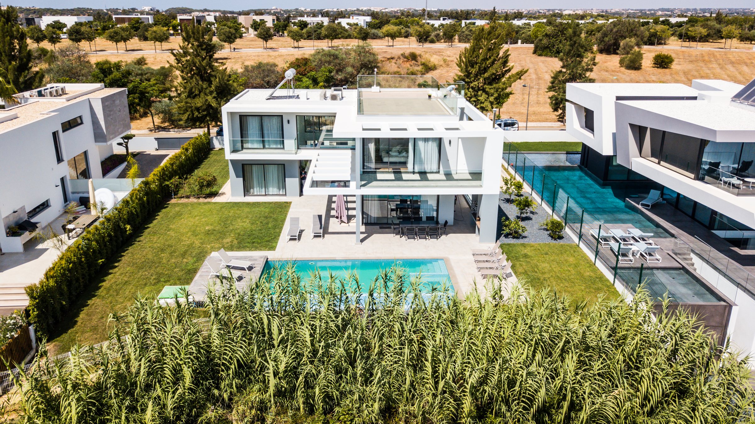 Casa Santana, vista aérea com jardim e piscina