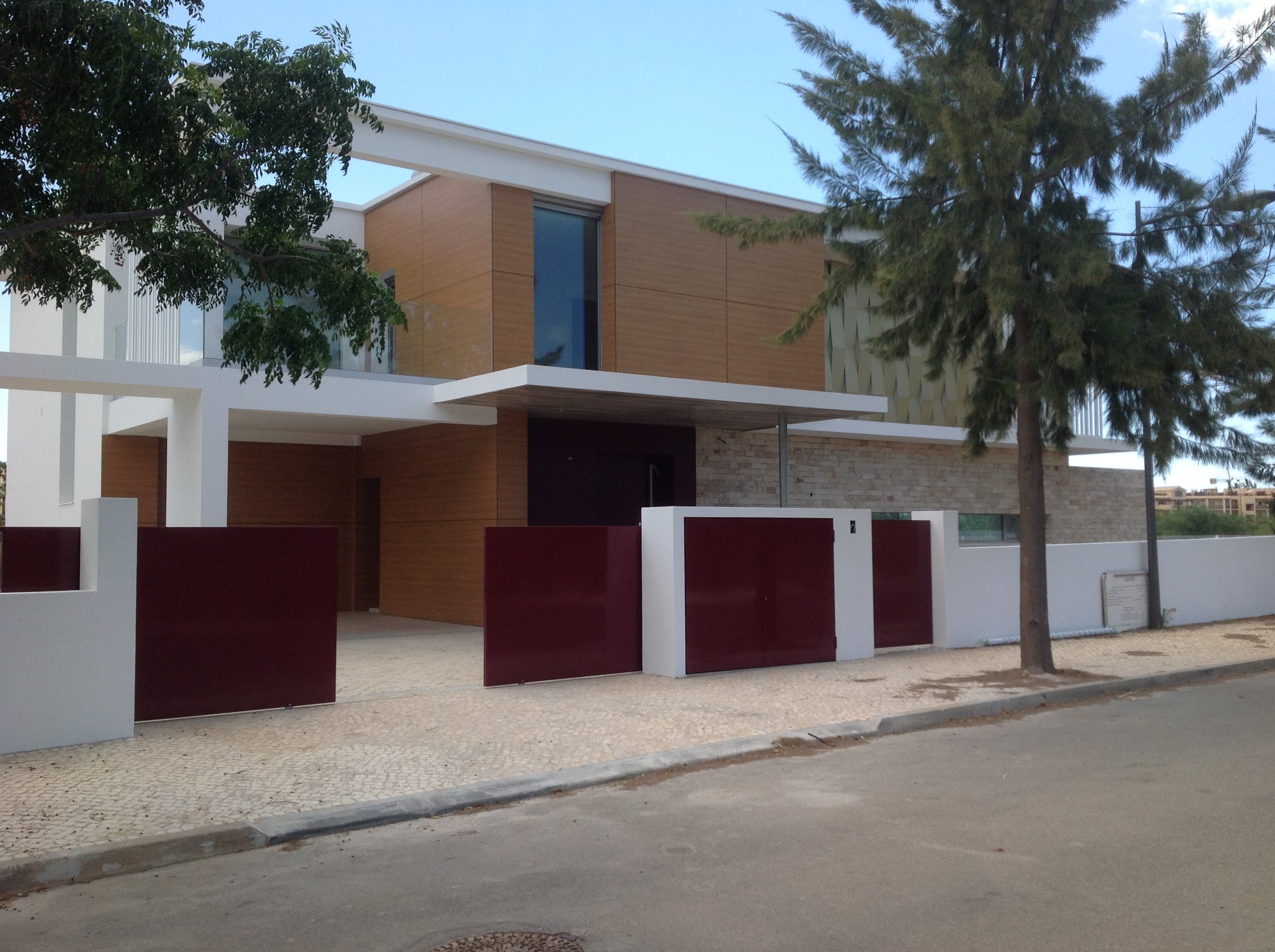 Lote 25, fachada de entrada