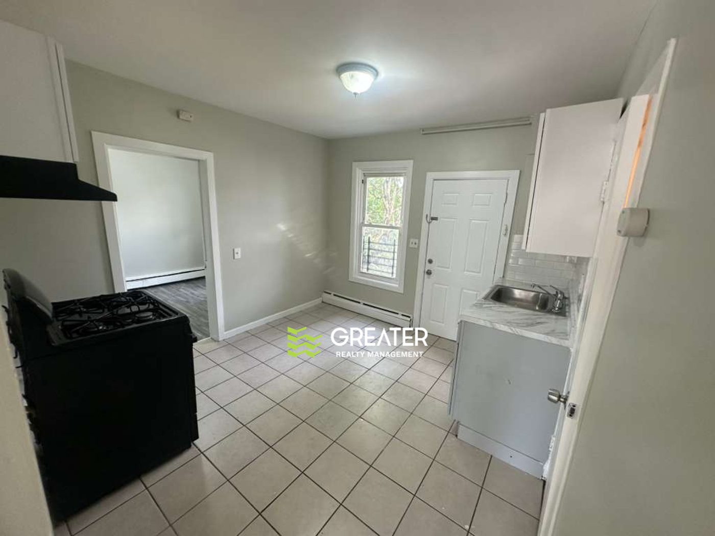 825 E 19th St, Paterson, NJ