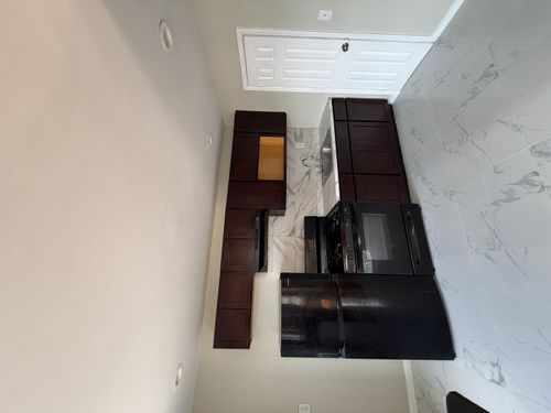 76 N 9th St