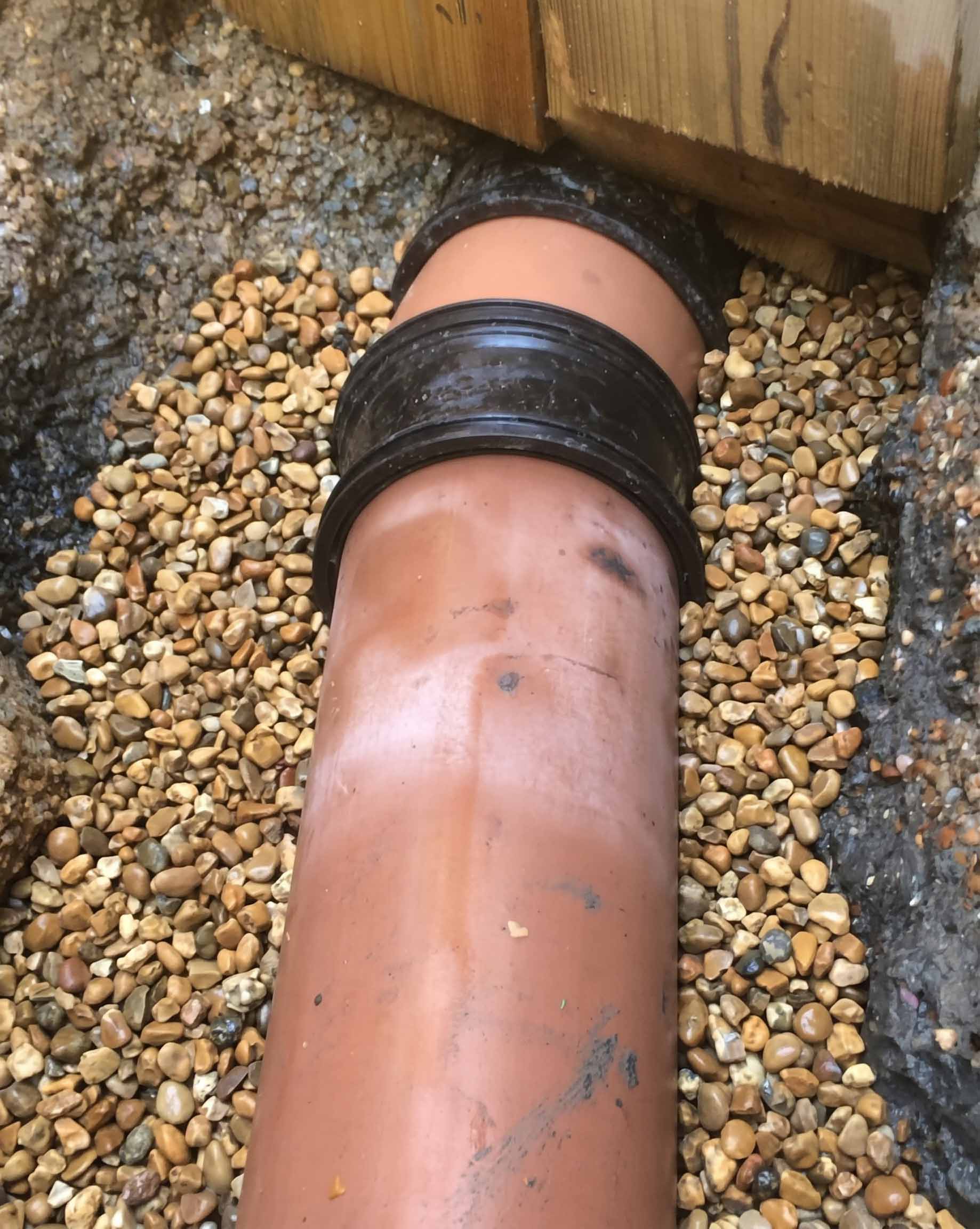 Concrete surround and reinforcement around a rebuilt pipe