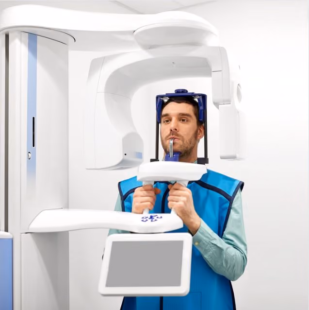 Cone beam CT scanner rotating around a patient at Dentiq Dentistry in Houston, TX