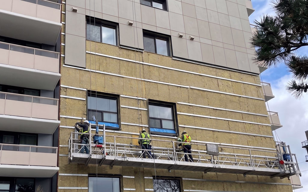 Low-maintenance facade surface