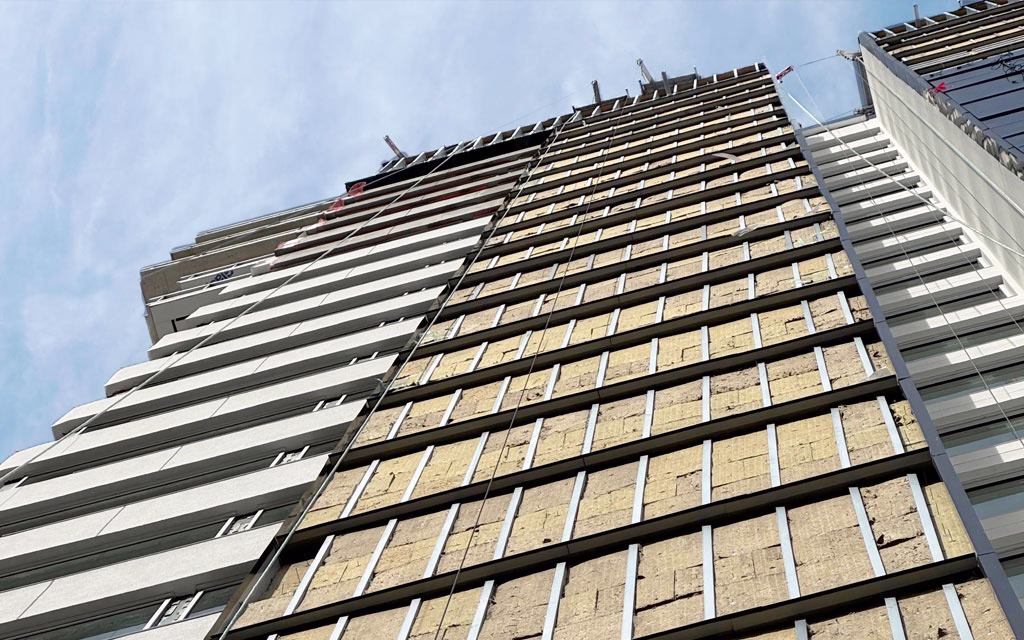Fire-safe facade assembly