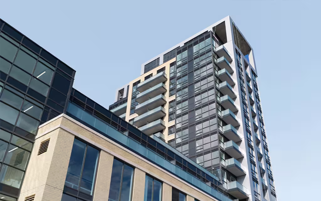 Fire-safe facade assembly