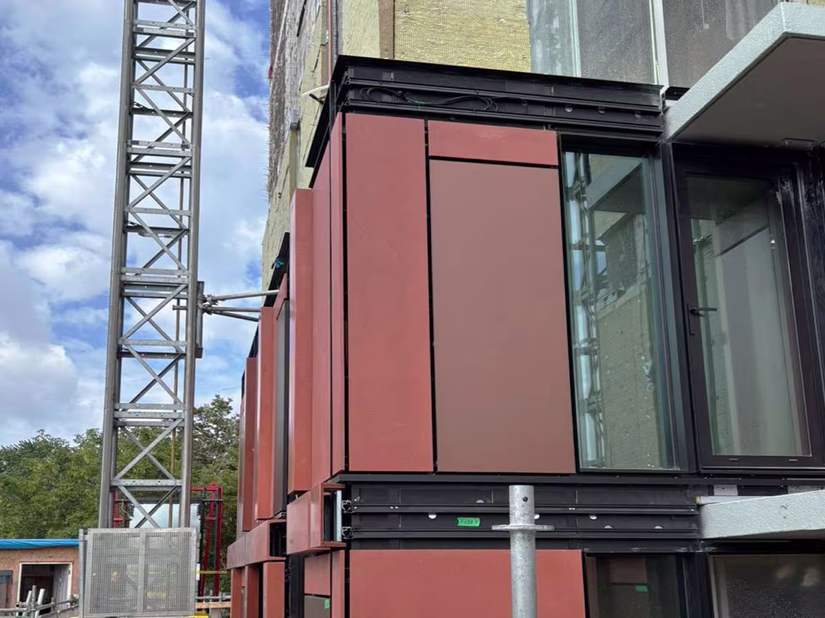 Low-maintenance facade surface
