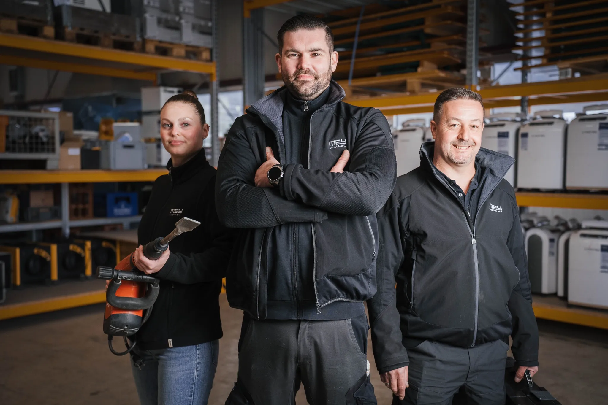 Team von Mey Schadenservice im Lager