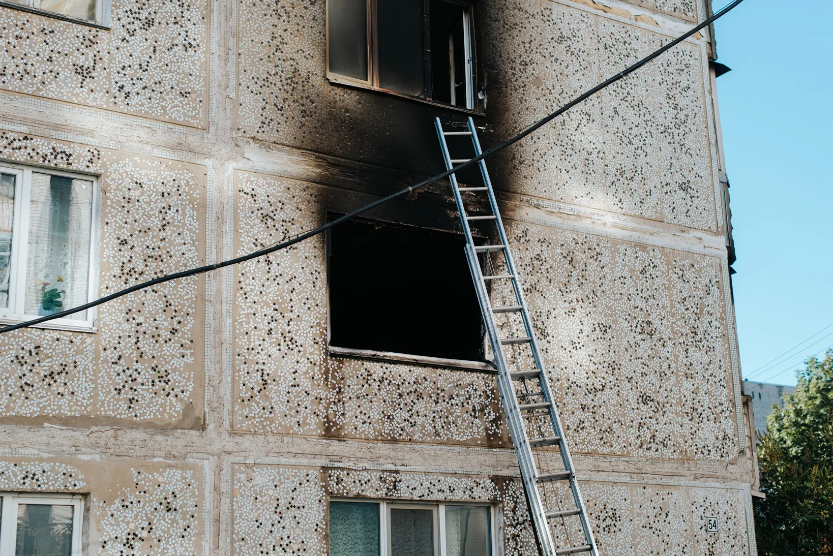 Brandschaden an einer Hausfassade