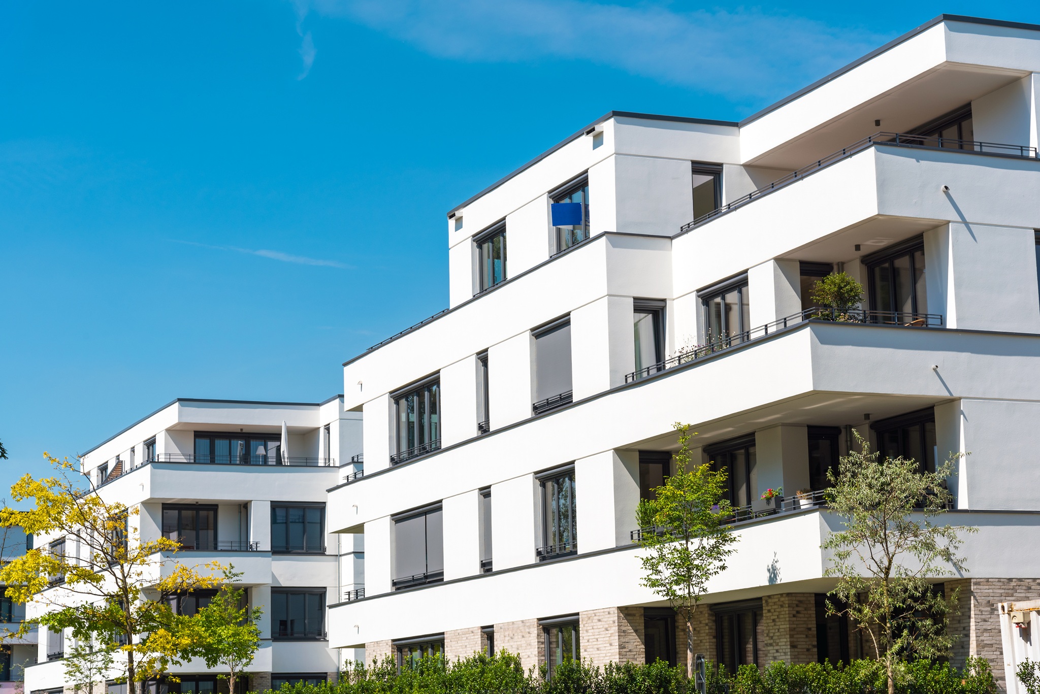 Moderne Mehrfamilienhäuser einer Wohnanlage