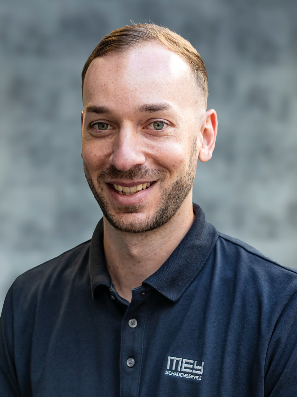 Porträt Dennis Moll, Bau- und Projektleiter