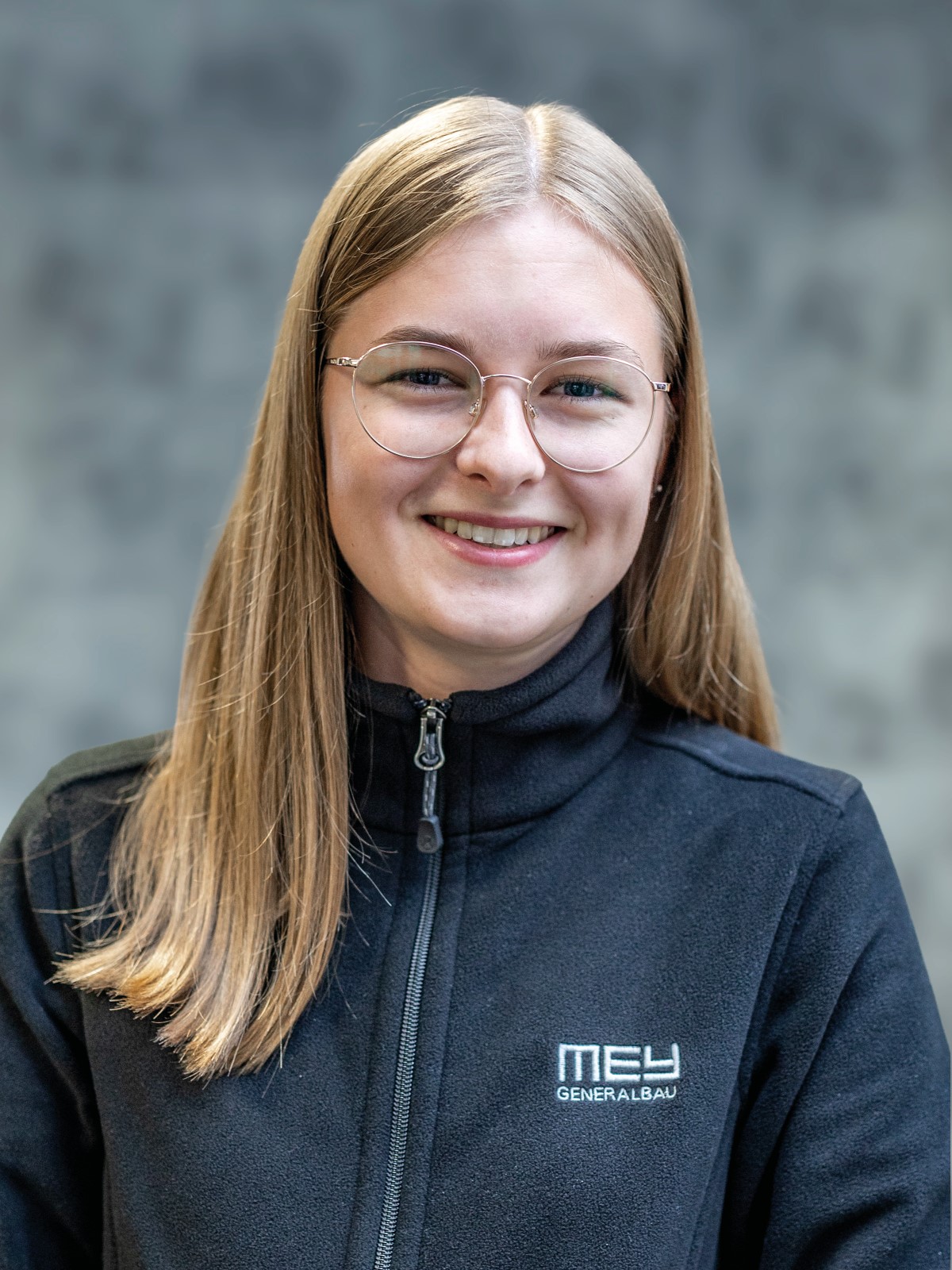 Porträt Celine Ozwirk, Zentrale Assistenz