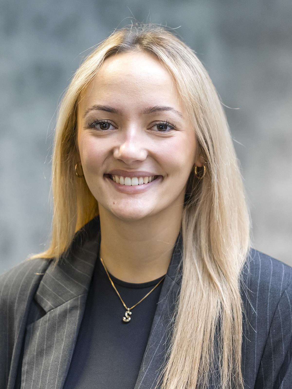 Porträt Sophie Weißbach, Zentrale Assistenz