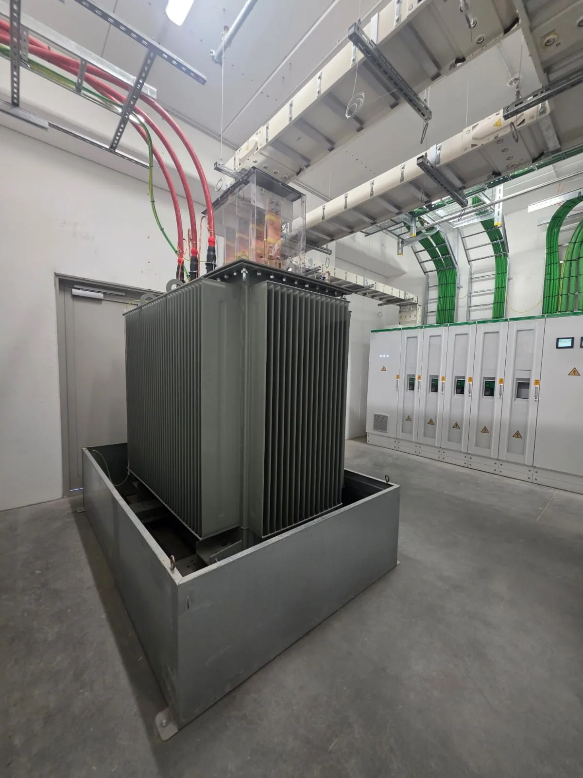 Transformator van de hoogspanningsinstallatie in TVH Plant T in Waregem