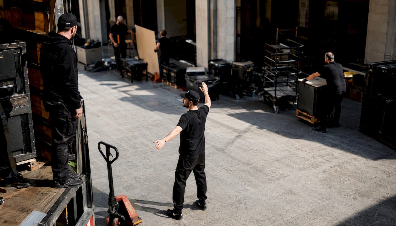 Logistics lead coordinating event load-in