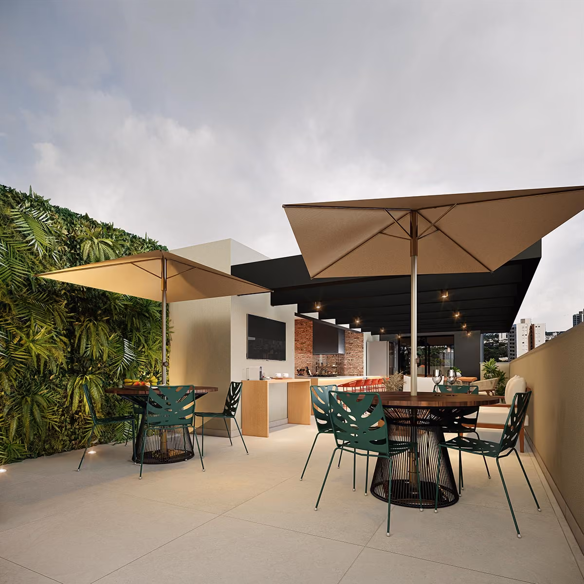 Espaço gourmet no rooftop do Stella Marina, com mesas, guarda-sóis e jardim vertical