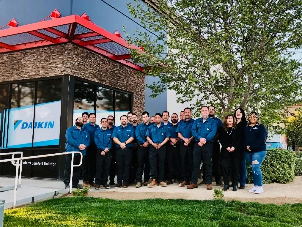 A group photo of techs outside Daiken