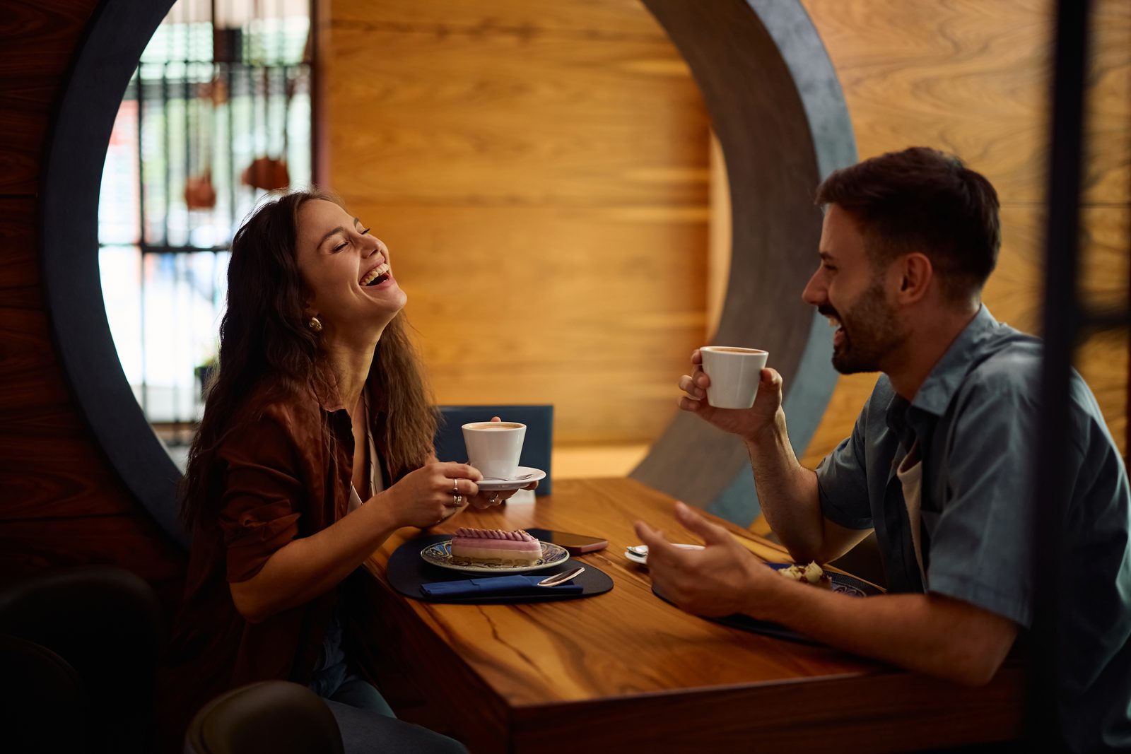 A couple talking over a meal