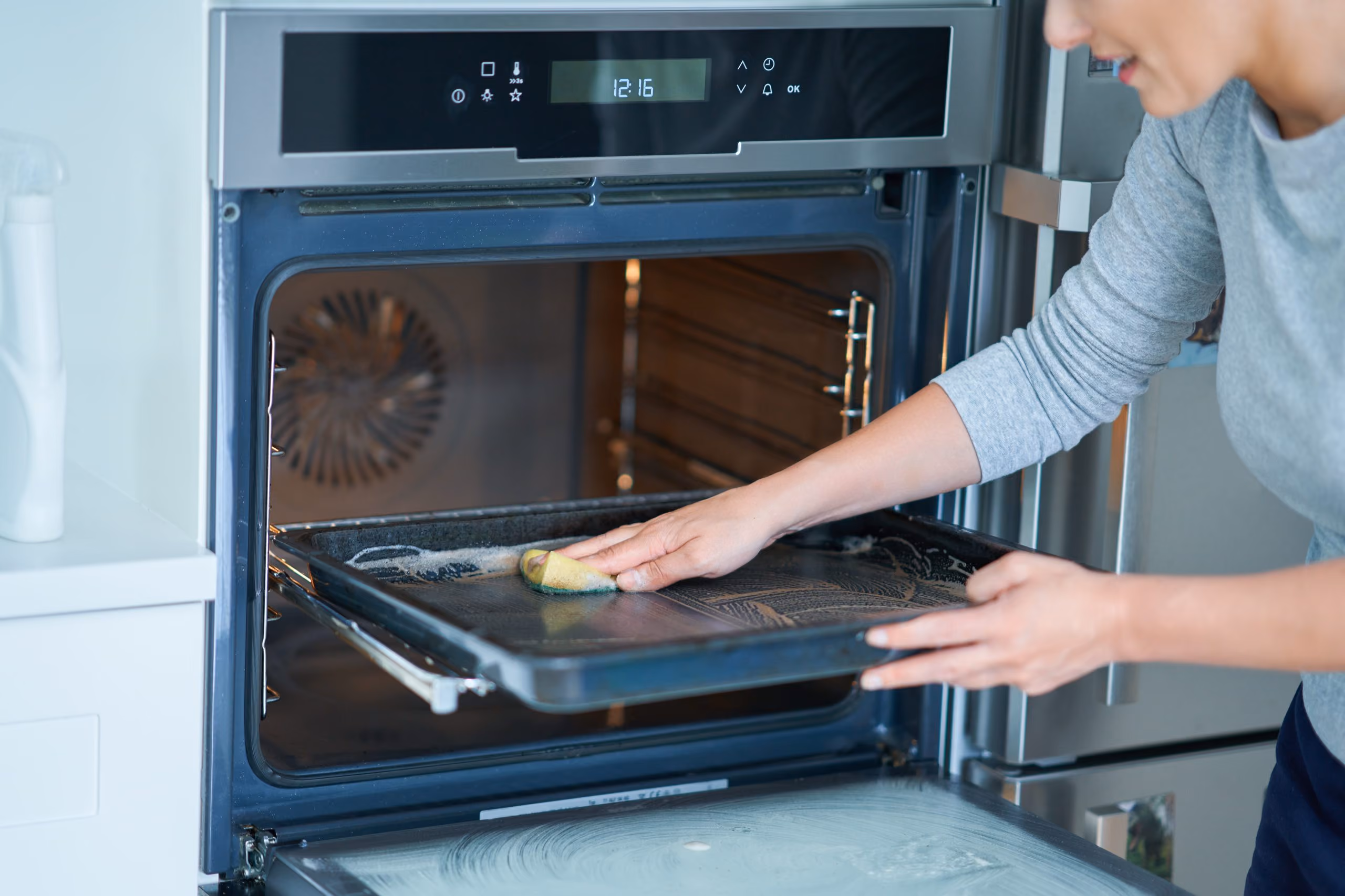 6 Tips and Tricks for Cleaning Oven Glass