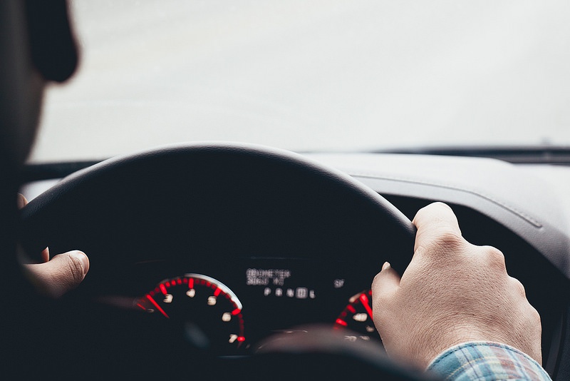Car steering wheel with speedometer