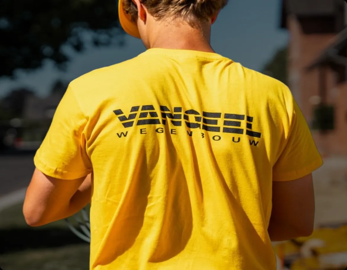 Stagiair in geel Vangeel t-shirt