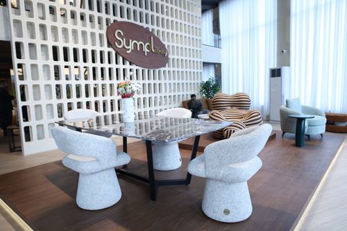 Full screen experience centre interior