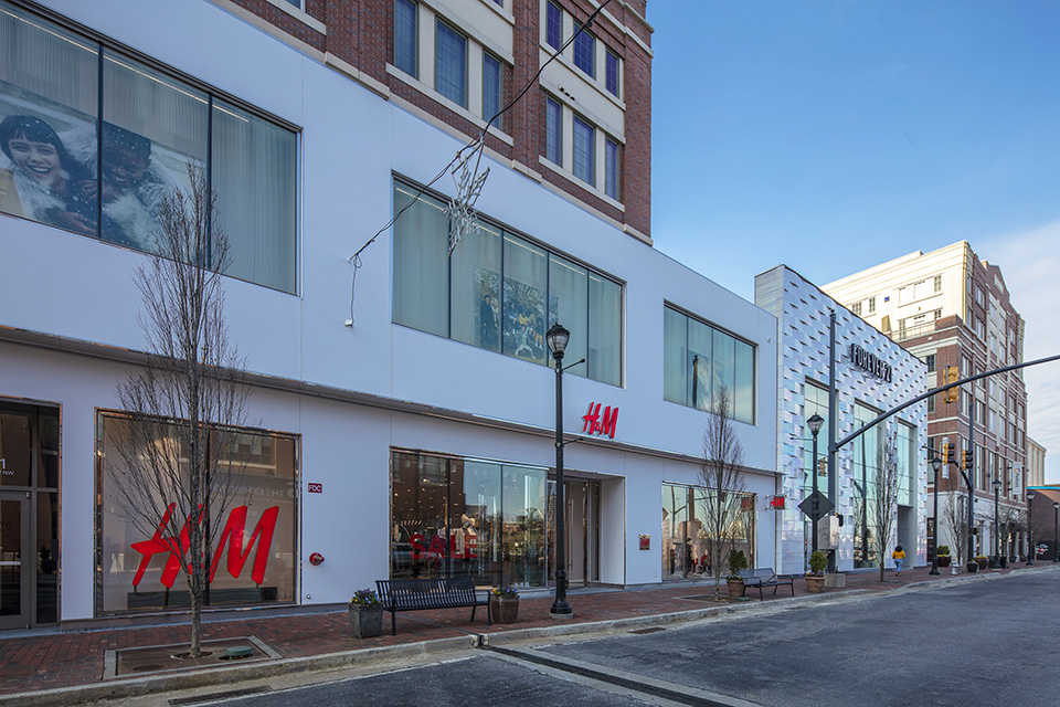 H&M and Forever 21 storefronts along a street at Atlantic Station, Atlanta