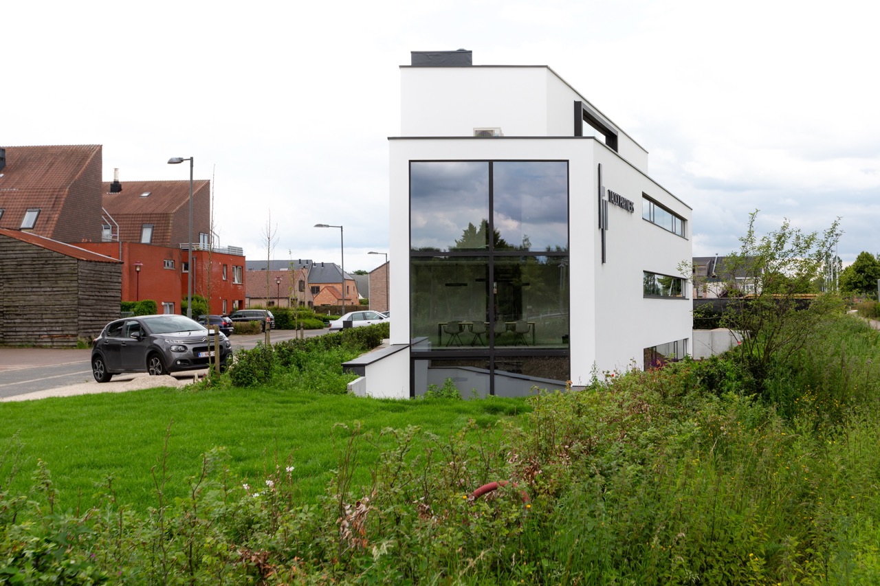 Compacte moderne betonwoning
