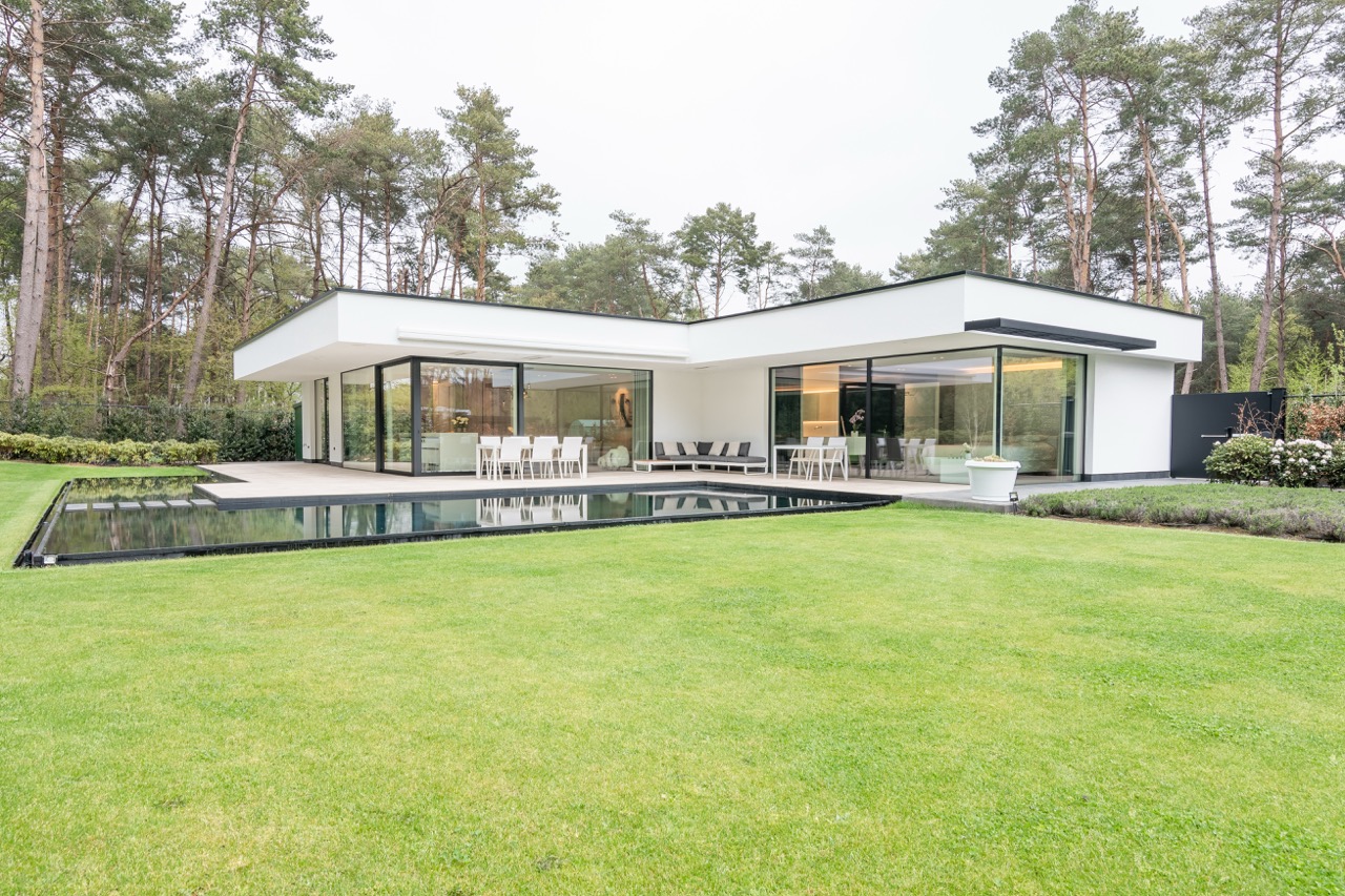 Compacte moderne betonwoning