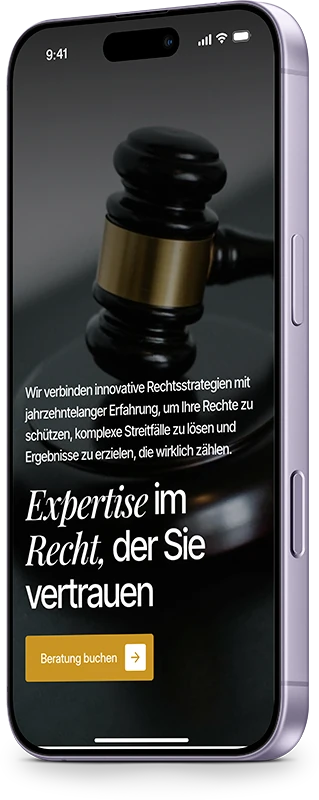 Beispiel-Website für eine Rechtsanwaltskanzlei auf dem Smartphone: Startseite mit Richterhammer und Button zur Beratung