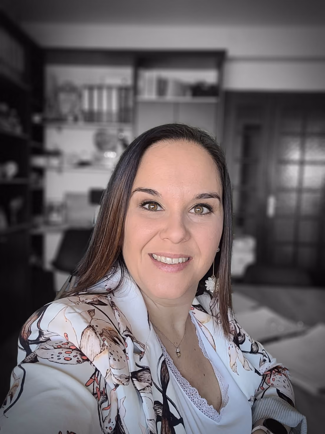 Julie Peret, consultante RH, dans son bureau à Rodez
