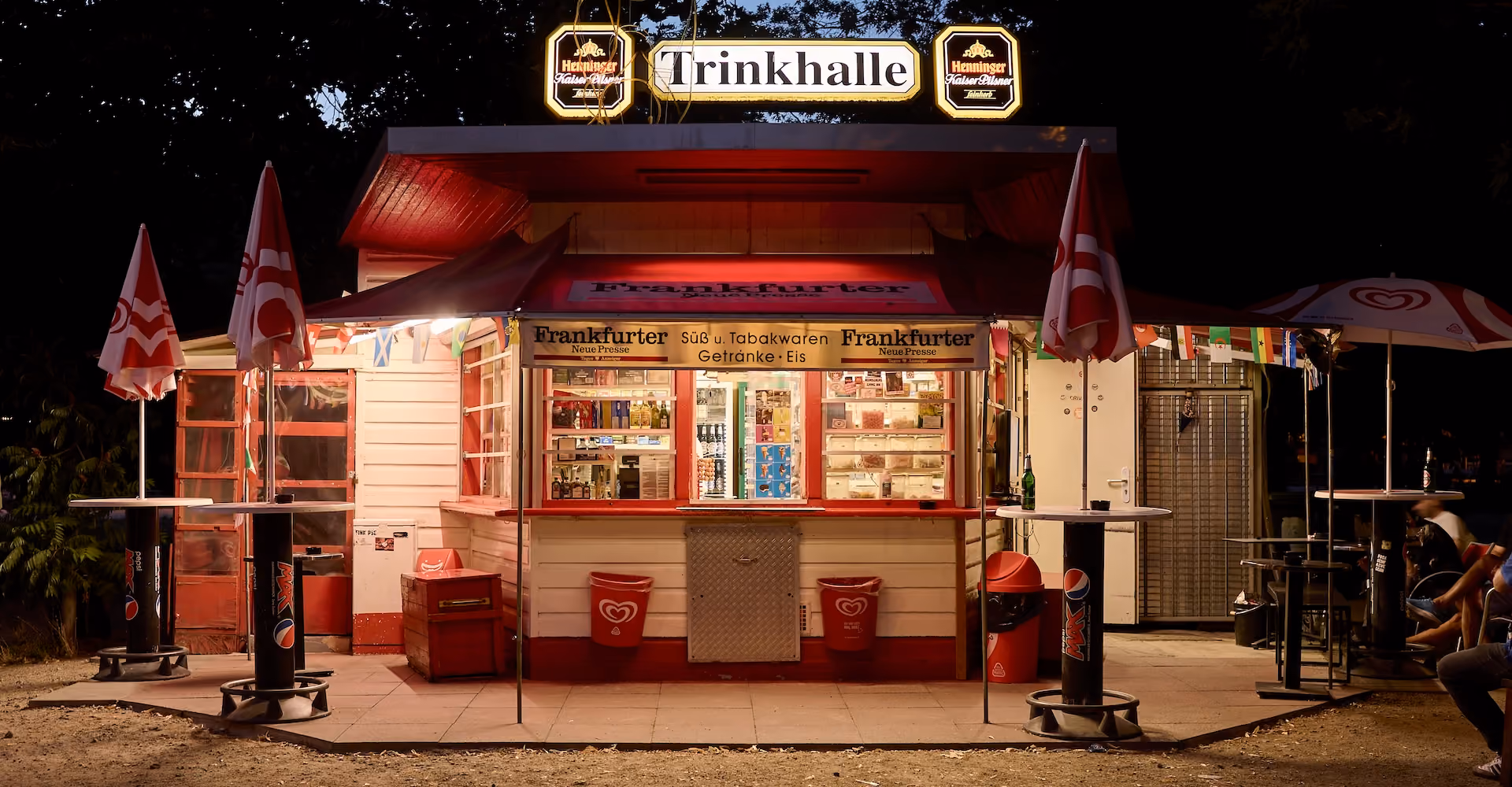 Trinkhalle am Kurfürstenplatz in Frankfurt-Bockenheim, Außenansicht